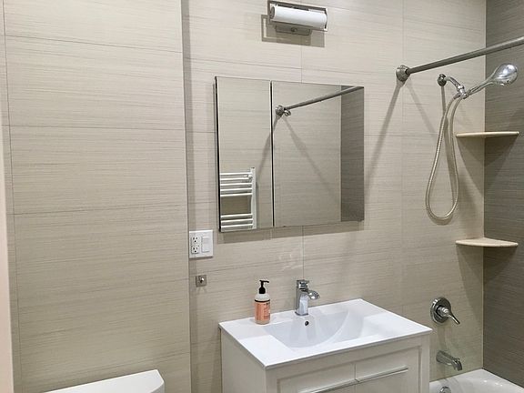 5th image of 245 Withers St #B