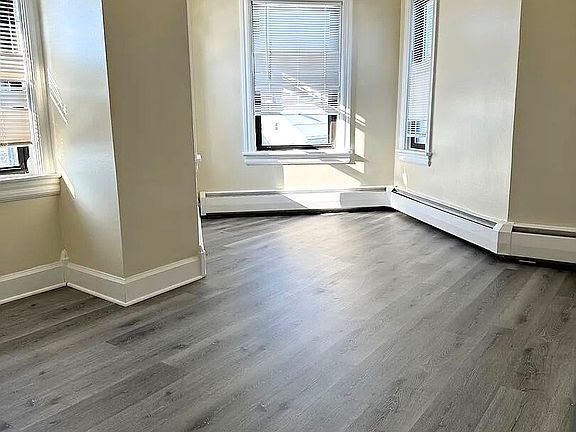 3rd image of 1639 Newport Ave APT 3A