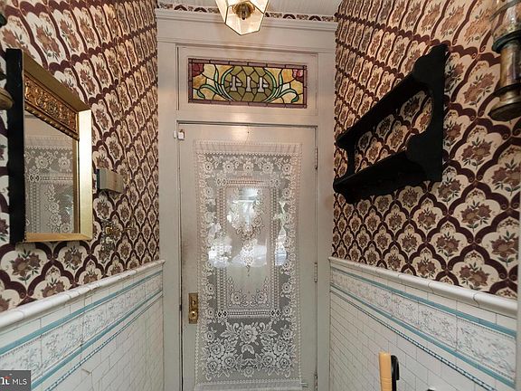 3rd image of 414 Spring St