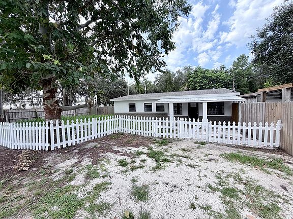 3rd image of 5074 Mapletree Ln