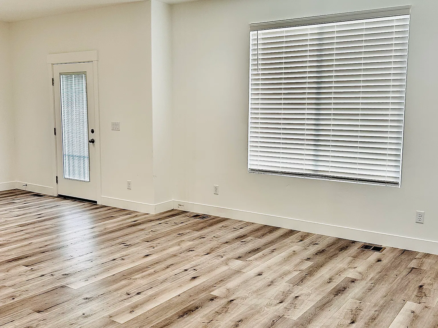 3 bed, 3.5 bath, 2283 sqft, $2,500 — Photo 4