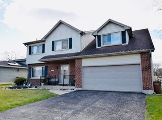525 Polo Club Dr, Glendale Heights, IL 60139