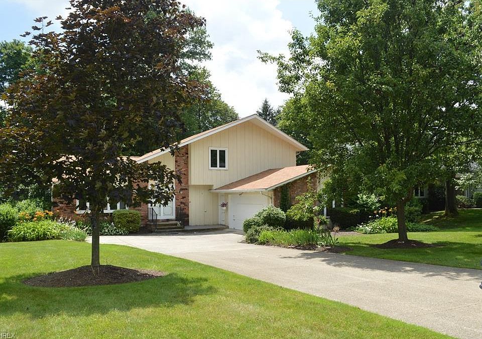 1st image of 32540 Stony Brook Ln