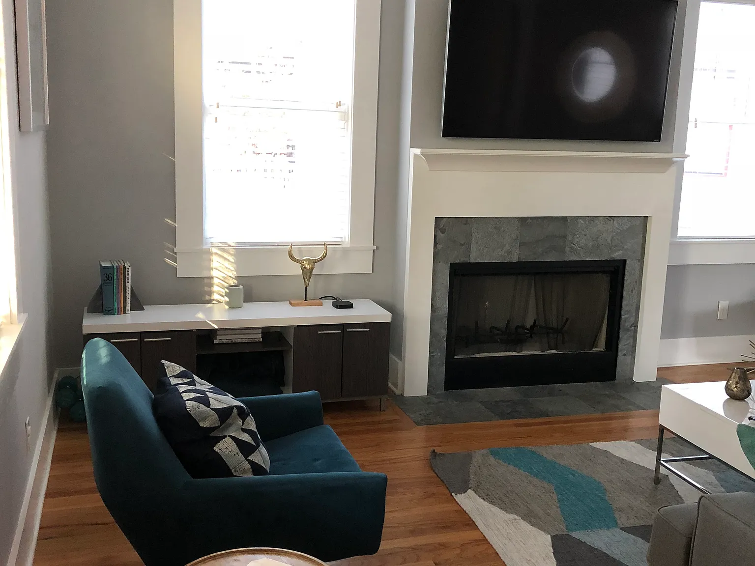3 bed, 3.5 bath, 2275 sqft, $4,650 — Photo 4