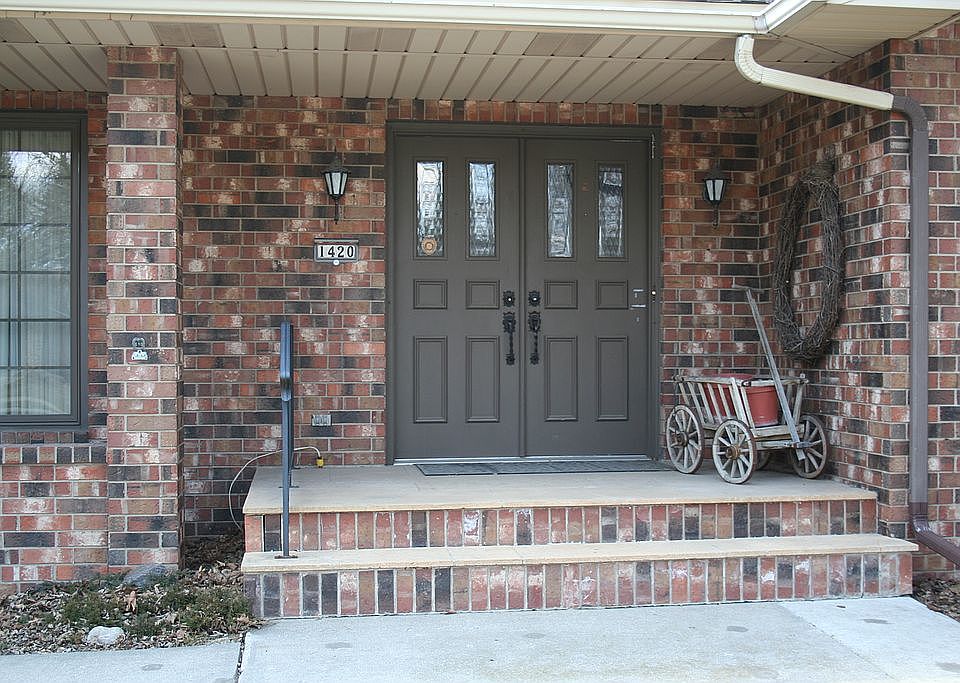 2nd image of 1420 4th St N