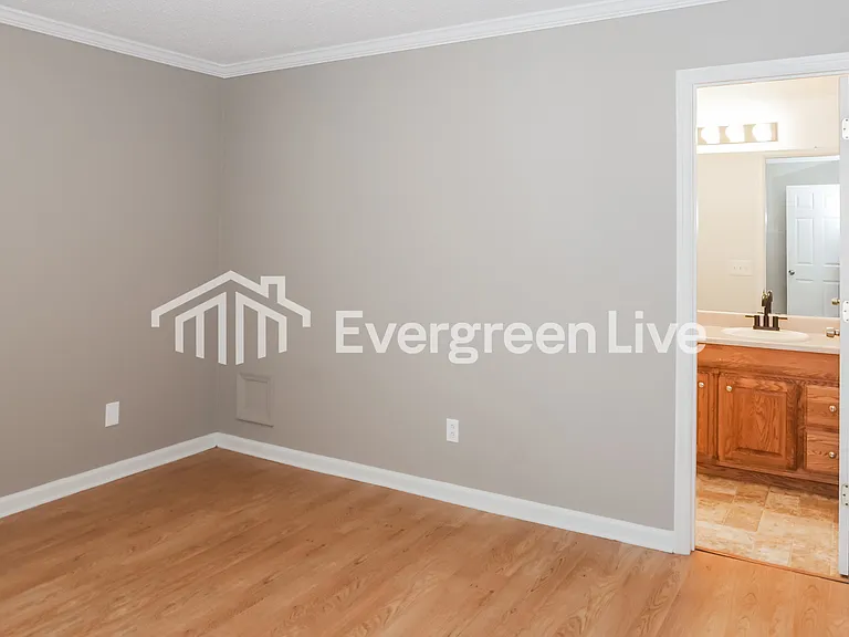 135 Hollington Dr NE — Photo 12