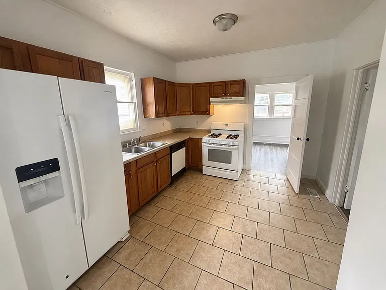 1116 Cedar St — Photo 4