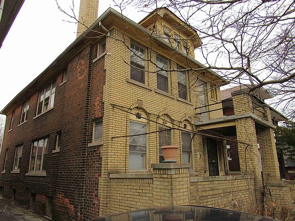 2440 Clairmount