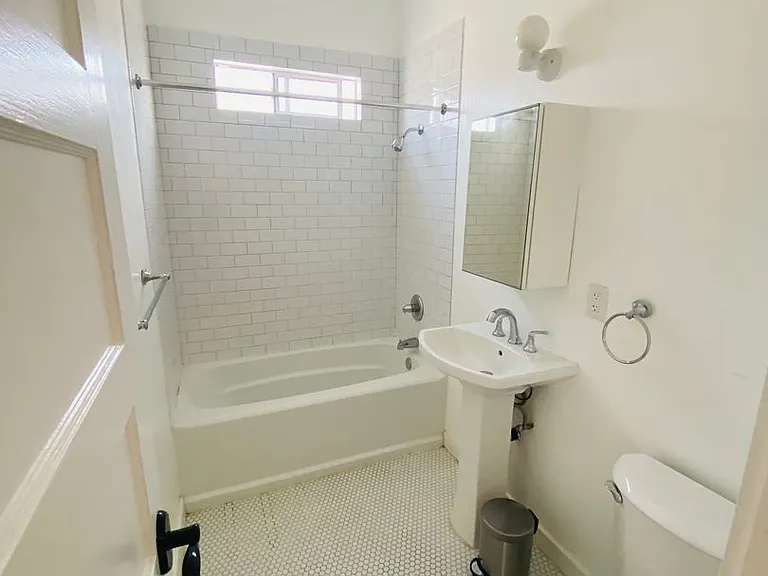 1672 S Harvard Blvd — Photo 61