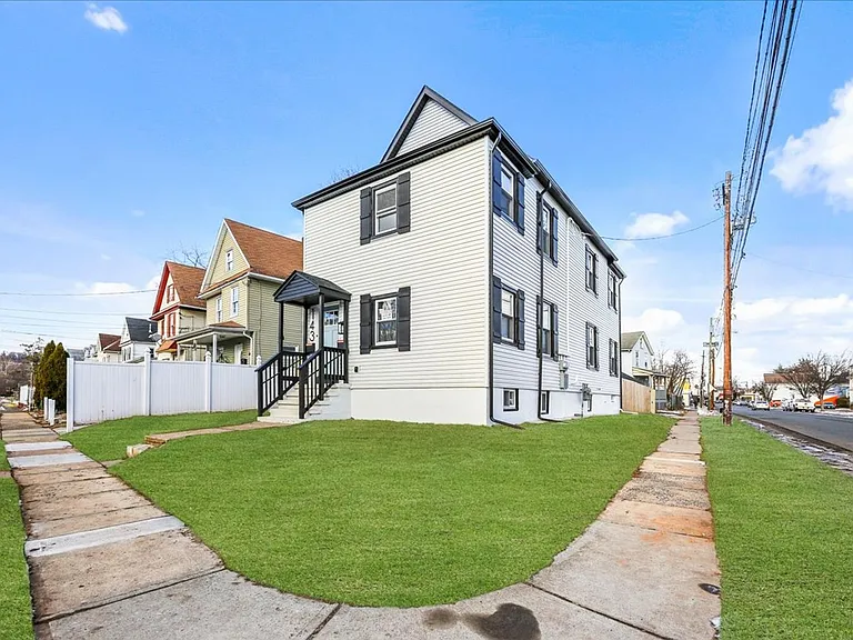 143 Johnston Ave — Photo 2