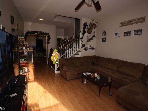4th image of 179 Morris St