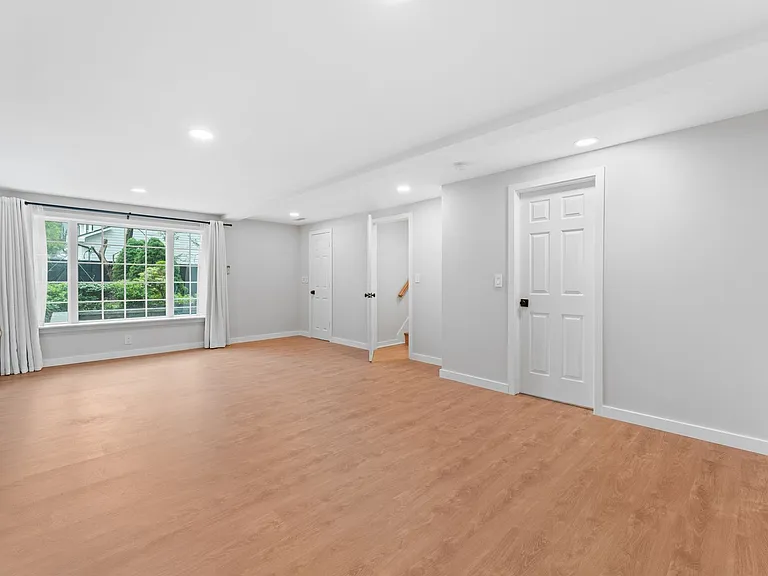 8 Brook Way — Photo 7