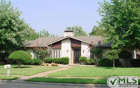 2nd image of 1513 Hiawatha Way