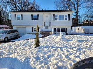 29 Maple Dr, Middletown, NY 10940