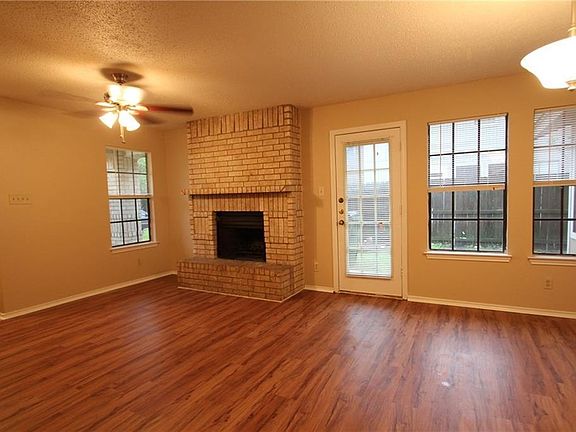 3rd image of 906 Hyridge St