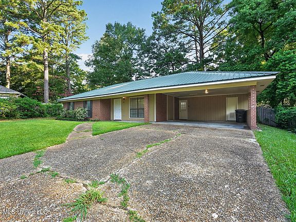 2nd image of 110 Wildwood Ln