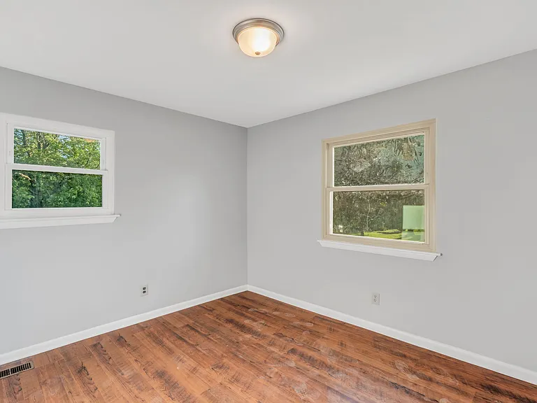 1449 Moores Mnr — Photo 17