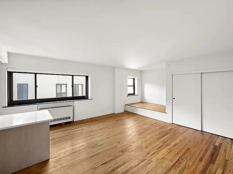 295 Park Ave S #12P — Photo 1