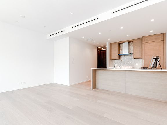 5th image of 1355 Bellevue Ave #608