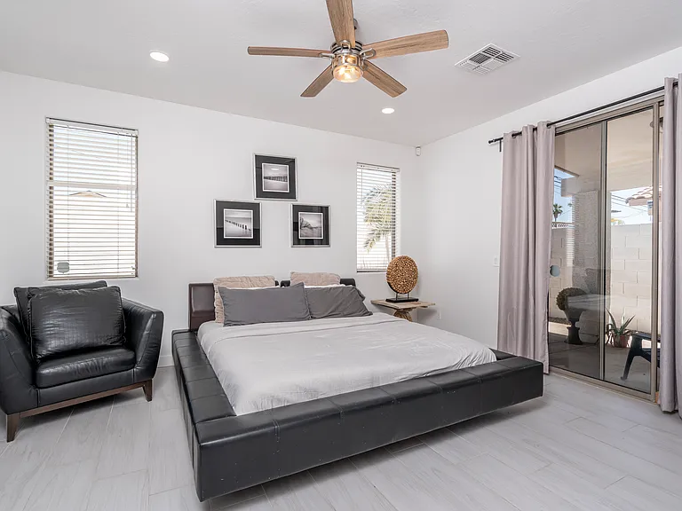 1036 E Susan Ln — Photo 13