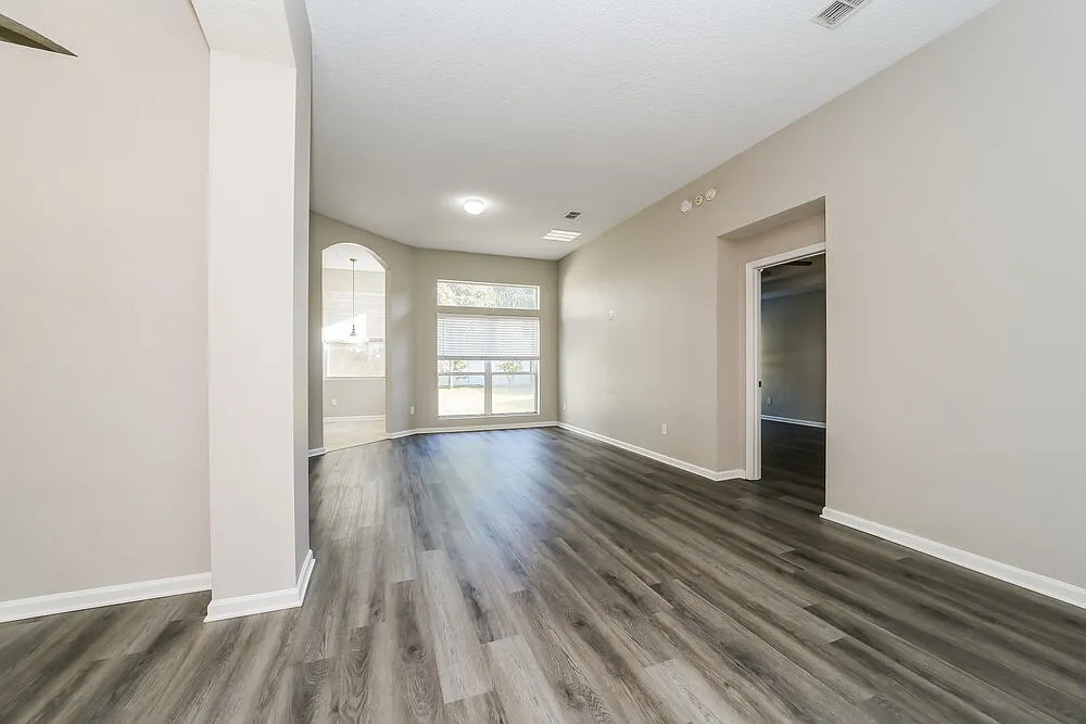 4 bed, 2.0 bath, 2510 sqft, $3,450 — Photo 3