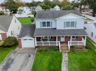225 Cherry St, Farmingdale, NY 11735