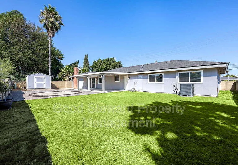 1219 N Van Buren St — Photo 38