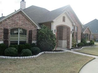 812 Shady Bend Dr, Kennedale, TX 76060