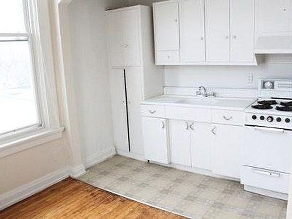 2nd image of 2722 Short Vine St APT 10