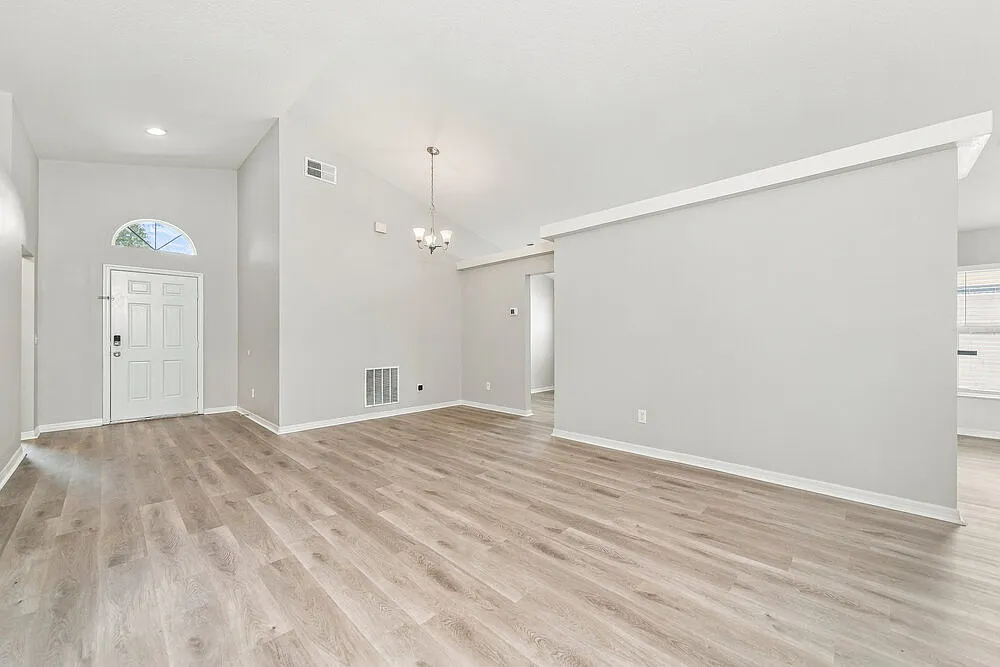 4 bed, 2.0 bath, 1694 sqft, $2,145 — Photo 4