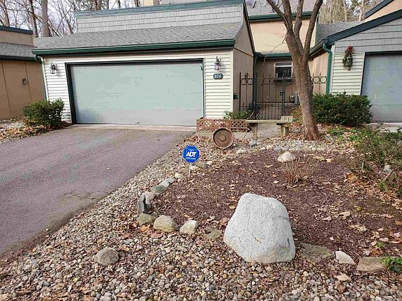 2nd image of 804 Trailridge E