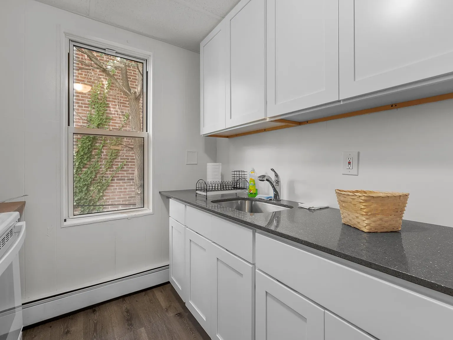 1 bed, $1,310 — Photo 2