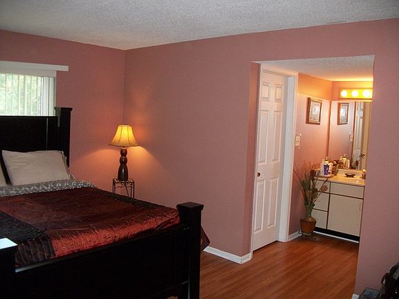 5th image of 18521 Wentworth Ave