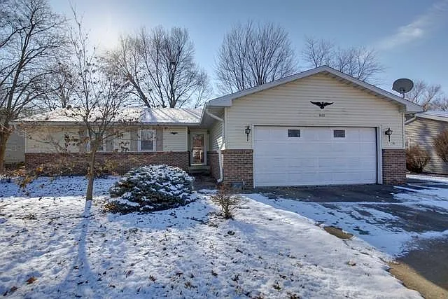 1615 Harrington Dr photo 1