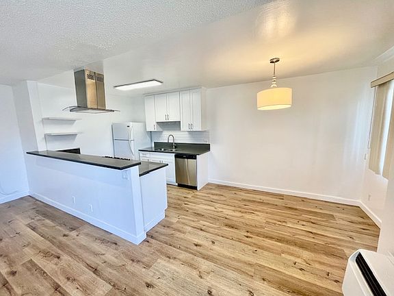 4th image of 1326 S Saltair Ave APT 7