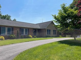 105 Greentree Ln, Galax, VA 24333