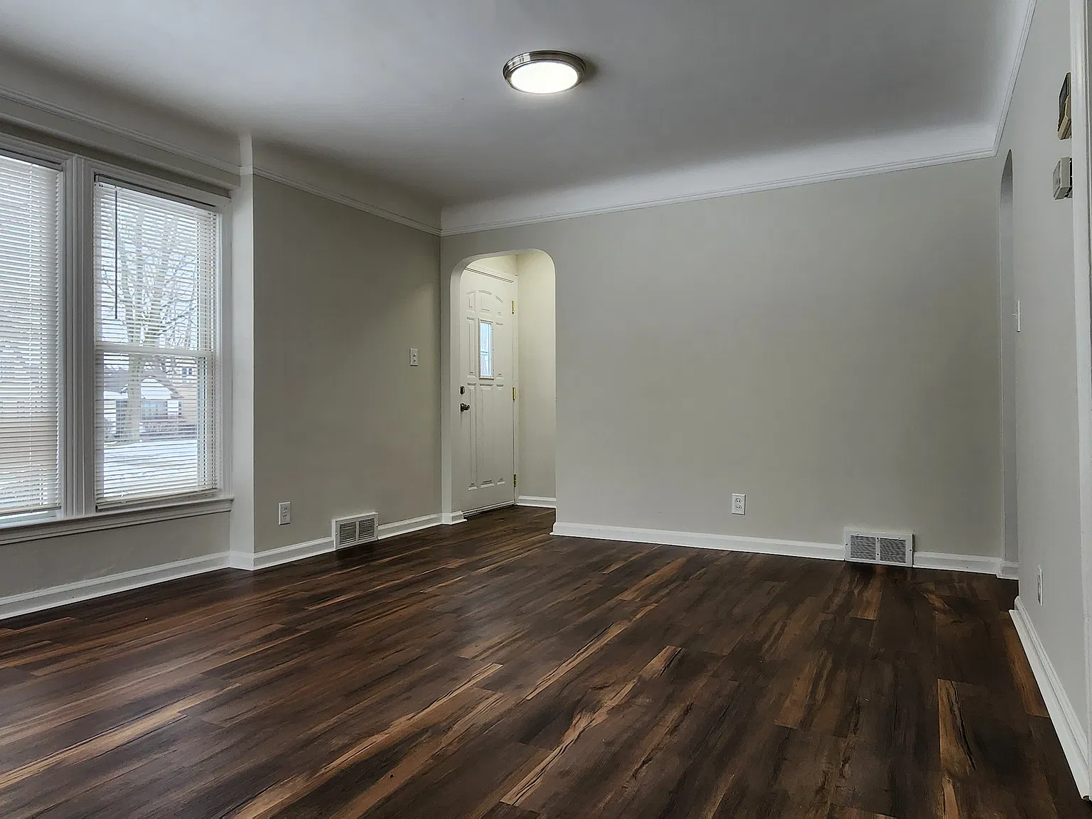 3 bed, 1.5 bath, 879 sqft, $1,500 — Photo 4