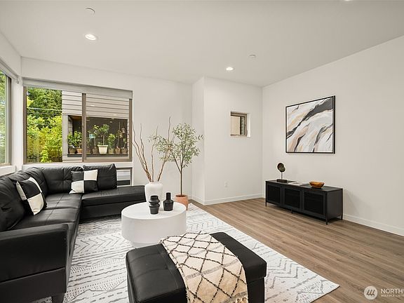 4th image of 18355 3rd Avenue NE
