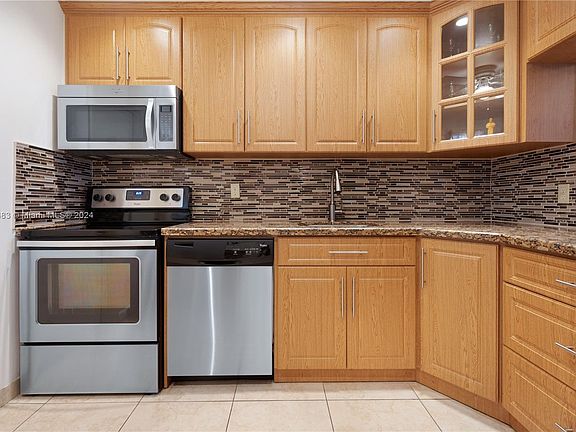 4th image of 410 SE 2nd St APT 204