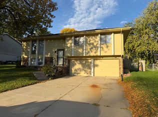 504 Laredo Rd, Papillion, NE 68046