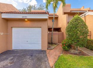 12056 S Las Palmas Dr #15, Pembroke Pines, FL 33025