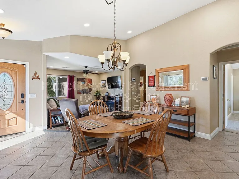 8629 W Echo Ln — Photo 10