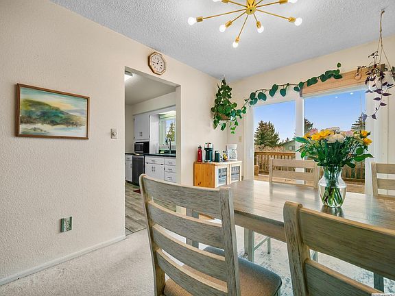 5th image of 1054 Banock Dr