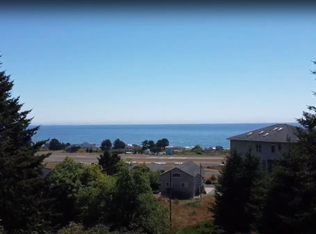 142 Fawn Dr, Whitethorn, CA 95589