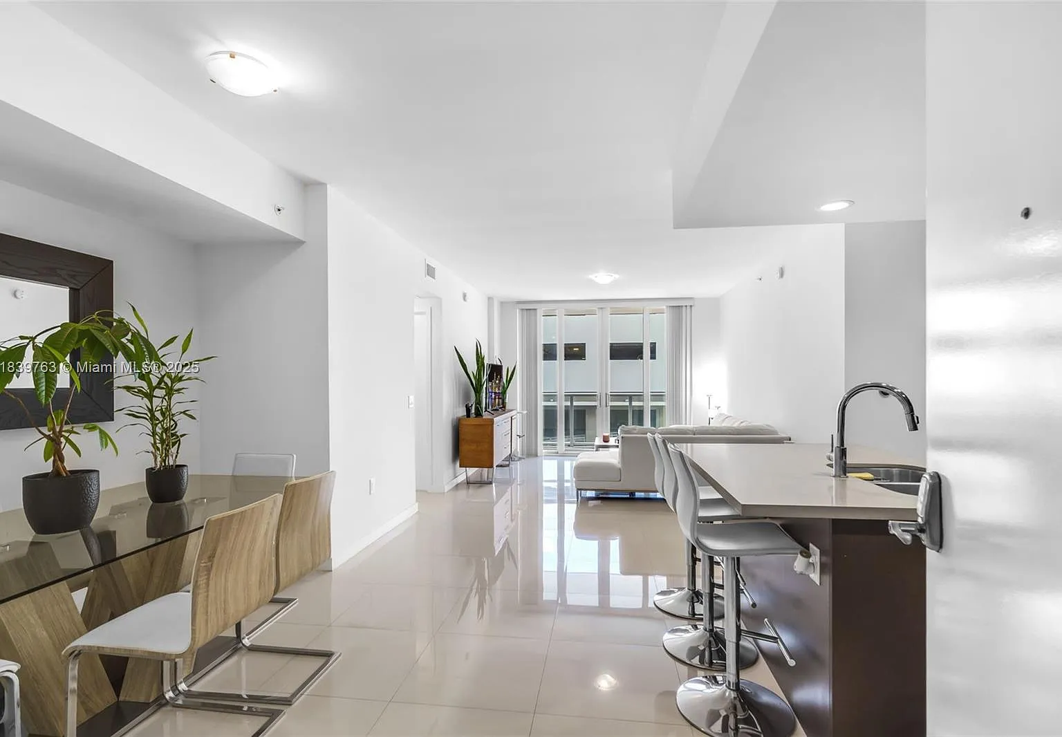 2 bed, 1130 sqft, $3,100 — Photo 2