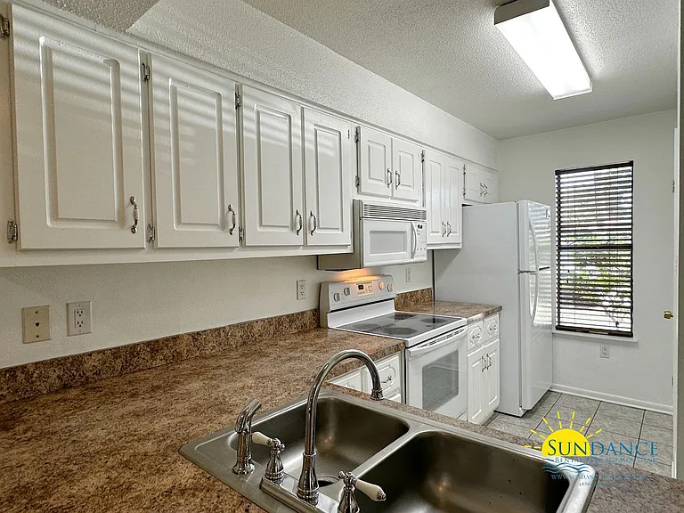 308 Woodrow St E #D — Photo 4