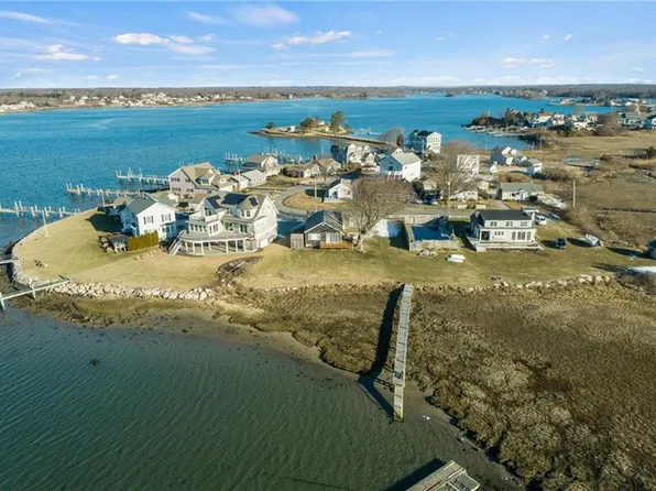 31 Mollusk Dr, Narragansett, RI 02882