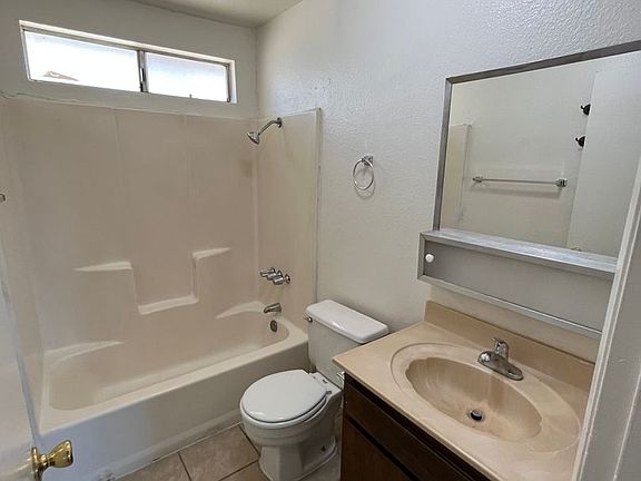 5th image of 885 E Putnam Ave APT 18