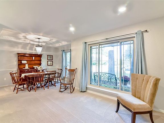4th image of 2014 Oak Bluff Dr