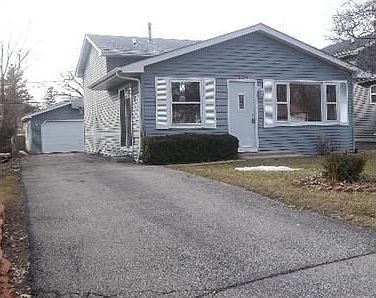 1st image of 1520 Round Lake Dr